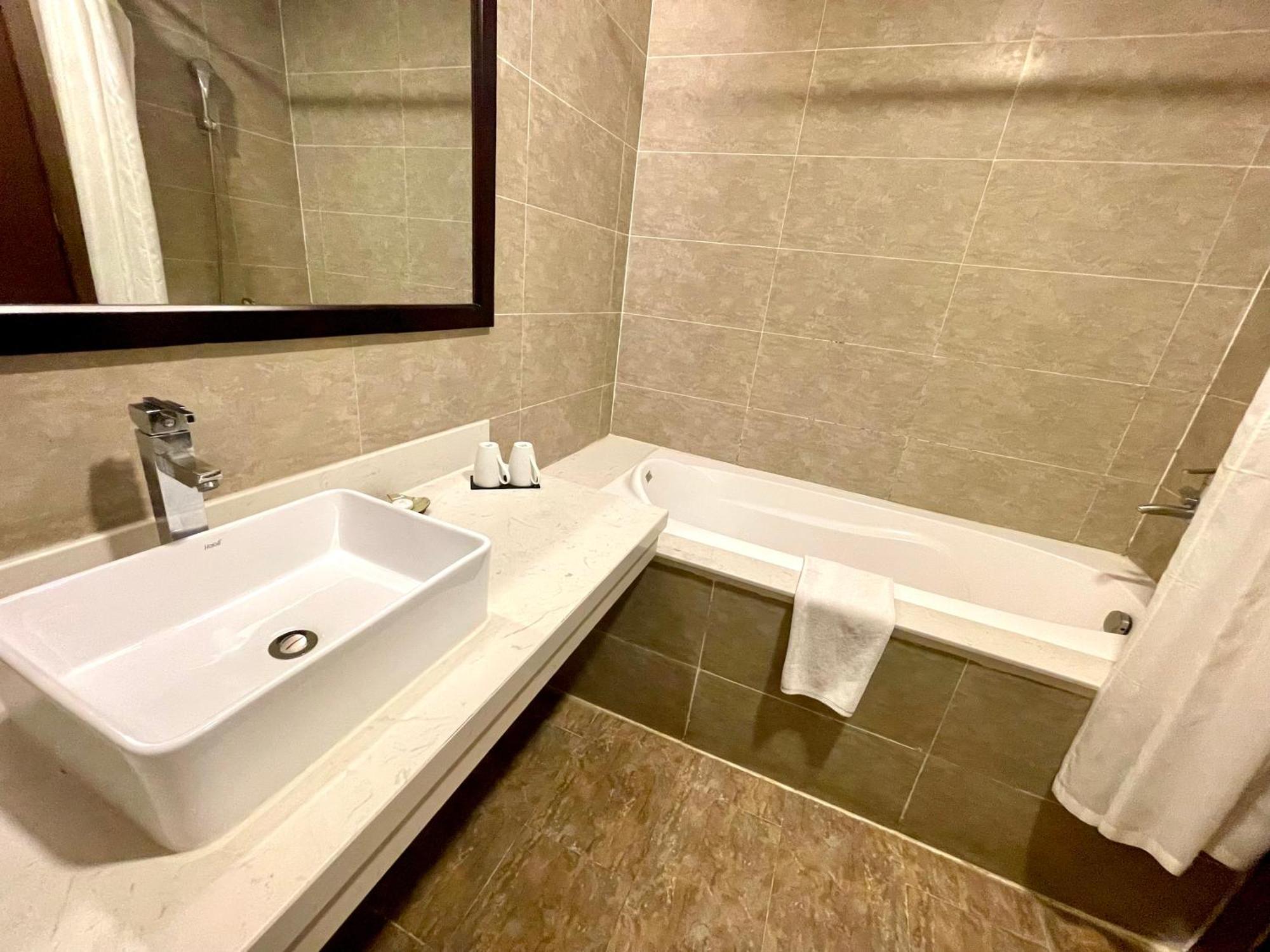 Muong Thanh Grand Xa La Hotel Hanoi Bagian luar foto